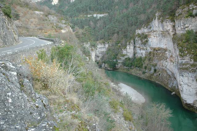 Les gorges du Tarn en Lozère sous la route