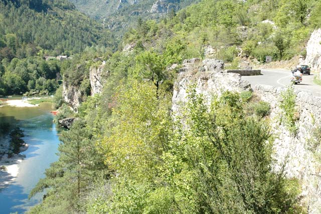 Route et rivière pour construire le projet de défilé des sports nature dans les gorges du Tarn